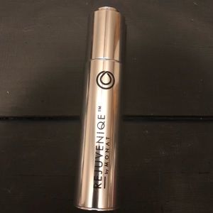 Monat Rejuveniqe Oil Full Size